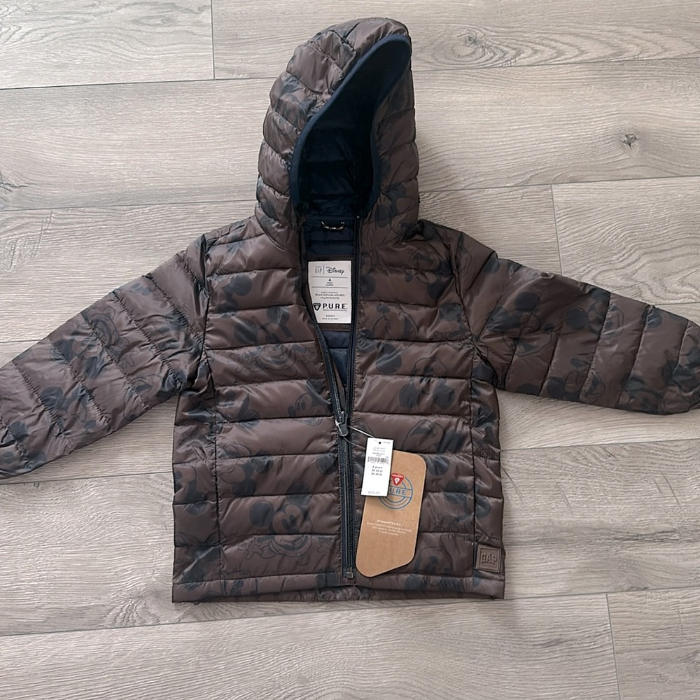 Brand new GAP toddler size 4 Disney puffer